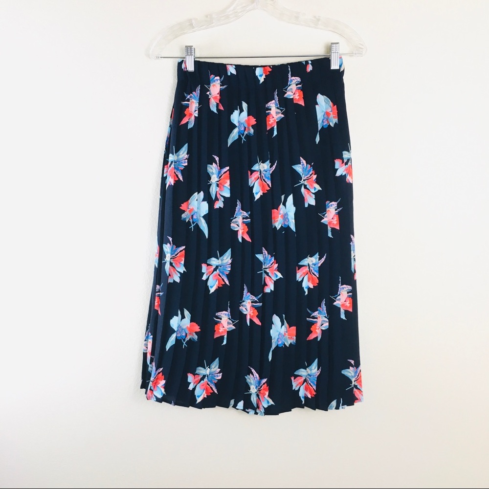 Ava & Liv Blue Floral Pleated Plus Size Skirt - Picture 3 of 4